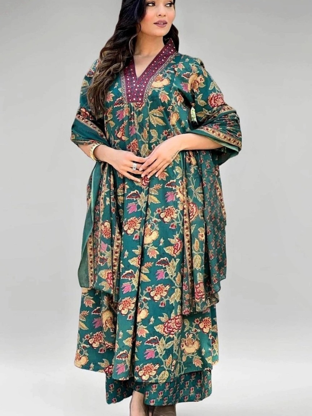 Indian Punjabi Floral rayon. Kurta Set in Green